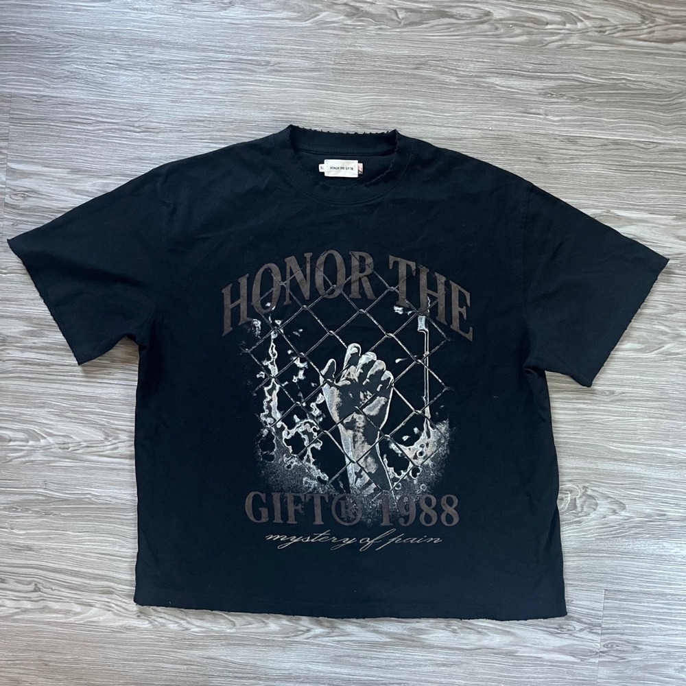 Honor The Gift Mystery of Pain Graphic T-Shirt Black Distressed XL